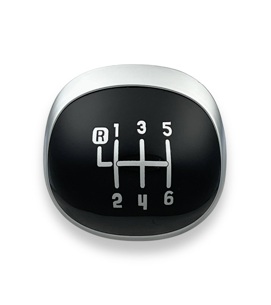 Lente Placca per Pomello Leva Cambio 6 Marce Nero Lucido e Argento, Compatibile con Fiat 500L 2012–2017, Verifica i Codici OEM Prima dell’Acquisto